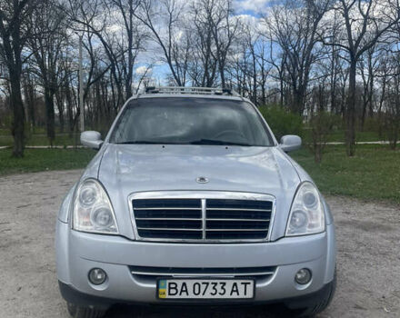 Сірий Cанг Йонг Rexton, об'ємом двигуна 2.7 л та пробігом 207 тис. км за 9500 $, фото 2 на Automoto.ua