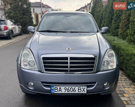 Серый Cанг Йонг Рекстон, объемом двигателя 2.7 л и пробегом 220 тыс. км за 8999 $, фото 5 на Automoto.ua