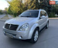 Сірий Cанг Йонг Rexton, об'ємом двигуна 2.7 л та пробігом 110 тис. км за 9000 $, фото 1 на Automoto.ua