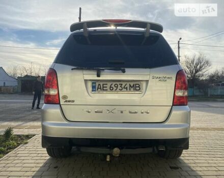 Сірий Cанг Йонг Rexton, об'ємом двигуна 2.7 л та пробігом 110 тис. км за 11500 $, фото 7 на Automoto.ua