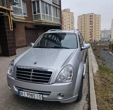 Сірий Cанг Йонг Rexton, об'ємом двигуна 2.7 л та пробігом 103 тис. км за 10000 $, фото 1 на Automoto.ua