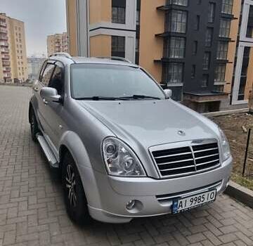 Сірий Cанг Йонг Rexton, об'ємом двигуна 2.7 л та пробігом 103 тис. км за 10000 $, фото 2 на Automoto.ua