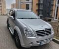 Сірий Cанг Йонг Rexton, об'ємом двигуна 2.7 л та пробігом 103 тис. км за 10000 $, фото 2 на Automoto.ua