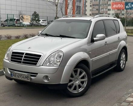 Сірий Cанг Йонг Rexton, об'ємом двигуна 2.7 л та пробігом 110 тис. км за 9600 $, фото 2 на Automoto.ua