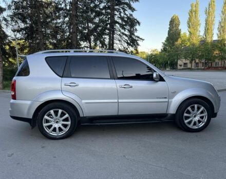 Сірий Cанг Йонг Rexton, об'ємом двигуна 2.7 л та пробігом 110 тис. км за 9000 $, фото 5 на Automoto.ua