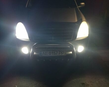 Сірий Cанг Йонг Rexton, об'ємом двигуна 2.7 л та пробігом 122 тис. км за 10300 $, фото 2 на Automoto.ua