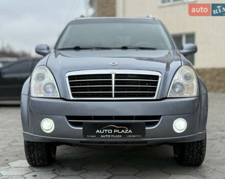 Серый Cанг Йонг Рекстон, объемом двигателя 2.7 л и пробегом 215 тыс. км за 7500 $, фото 2 на Automoto.ua