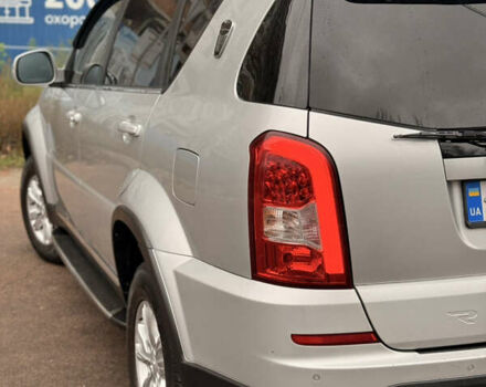 Сірий Cанг Йонг Rexton, об'ємом двигуна 2.7 л та пробігом 205 тис. км за 10999 $, фото 10 на Automoto.ua