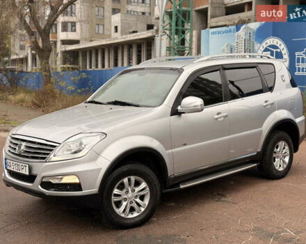 Сірий Cанг Йонг Rexton, об'ємом двигуна 2.7 л та пробігом 205 тис. км за 10999 $, фото 2 на Automoto.ua