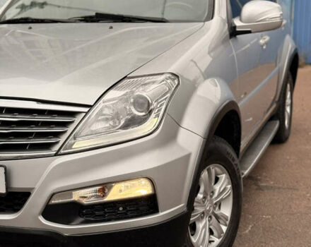 Сірий Cанг Йонг Rexton, об'ємом двигуна 2.7 л та пробігом 205 тис. км за 10999 $, фото 3 на Automoto.ua