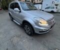 Сірий Cанг Йонг Rexton, об'ємом двигуна 2 л та пробігом 126 тис. км за 11000 $, фото 3 на Automoto.ua