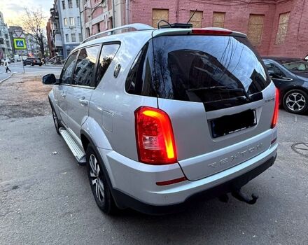 Сірий Cанг Йонг Rexton, об'ємом двигуна 2 л та пробігом 126 тис. км за 10400 $, фото 2 на Automoto.ua