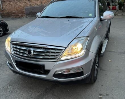 Сірий Cанг Йонг Rexton, об'ємом двигуна 2 л та пробігом 126 тис. км за 11000 $, фото 2 на Automoto.ua