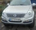 Сірий Cанг Йонг Rexton, об'ємом двигуна 2 л та пробігом 215 тис. км за 12800 $, фото 1 на Automoto.ua