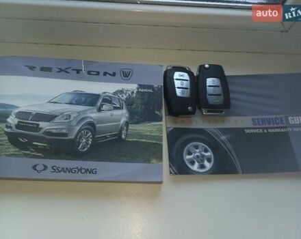 Сірий Cанг Йонг Rexton, об'ємом двигуна 2 л та пробігом 189 тис. км за 15000 $, фото 8 на Automoto.ua