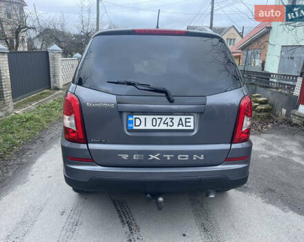 Сірий Cанг Йонг Rexton, об'ємом двигуна 2.2 л та пробігом 200 тис. км за 13900 $, фото 4 на Automoto.ua