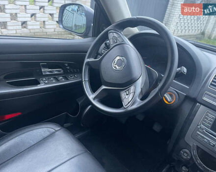 Сірий Cанг Йонг Rexton, об'ємом двигуна 2.2 л та пробігом 200 тис. км за 13900 $, фото 9 на Automoto.ua