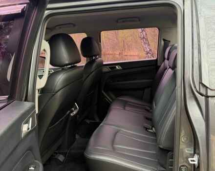 Сірий Cанг Йонг Rexton, об'ємом двигуна 2.16 л та пробігом 110 тис. км за 15800 $, фото 11 на Automoto.ua