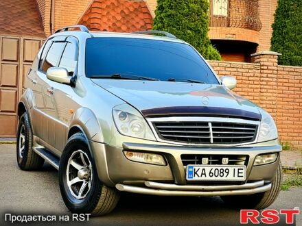 Сірий Cанг Йонг Rexton, об'ємом двигуна 3.2 л та пробігом 300 тис. км за 5650 $, фото 1 на Automoto.ua
