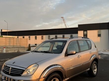 Серый Cанг Йонг Рекстон, объемом двигателя 2.7 л и пробегом 230 тыс. км за 3300 $, фото 1 на Automoto.ua