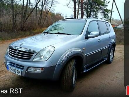 Сірий Cанг Йонг Rexton, об'ємом двигуна 2.7 л та пробігом 250 тис. км за 4800 $, фото 1 на Automoto.ua