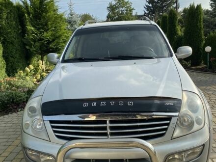 Сірий Cанг Йонг Rexton, об'ємом двигуна 2.7 л та пробігом 140 тис. км за 7500 $, фото 1 на Automoto.ua