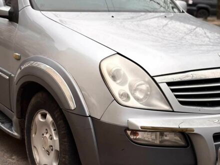 Серый Cанг Йонг Рекстон, объемом двигателя 3.2 л и пробегом 260 тыс. км за 3800 $, фото 1 на Automoto.ua