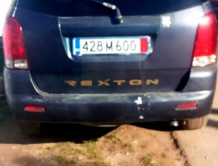 Сірий Cанг Йонг Rexton, об'ємом двигуна 2.7 л та пробігом 400 тис. км за 5800 $, фото 1 на Automoto.ua