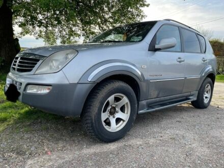 Сірий Cанг Йонг Rexton, об'ємом двигуна 2.7 л та пробігом 300 тис. км за 4999 $, фото 1 на Automoto.ua