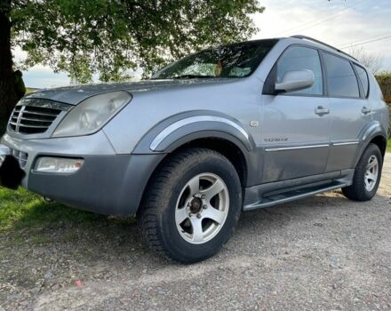 Сірий Cанг Йонг Rexton, об'ємом двигуна 2.7 л та пробігом 300 тис. км за 4999 $, фото 1 на Automoto.ua