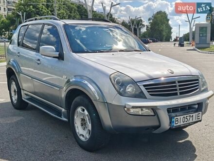 Сірий Cанг Йонг Rexton, об'ємом двигуна 3.2 л та пробігом 300 тис. км за 4800 $, фото 1 на Automoto.ua