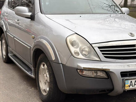 Серый Cанг Йонг Рекстон, объемом двигателя 3.2 л и пробегом 260 тыс. км за 4000 $, фото 1 на Automoto.ua