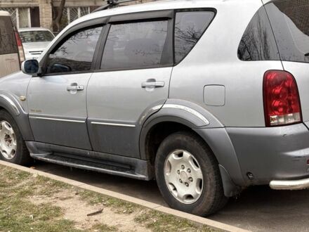 Сірий Cанг Йонг Rexton, об'ємом двигуна 3.2 л та пробігом 286 тис. км за 4200 $, фото 1 на Automoto.ua