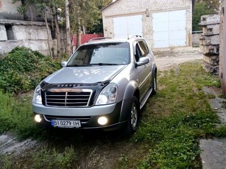 Серый Cанг Йонг Рекстон, объемом двигателя 2.7 л и пробегом 350 тыс. км за 8000 $, фото 1 на Automoto.ua