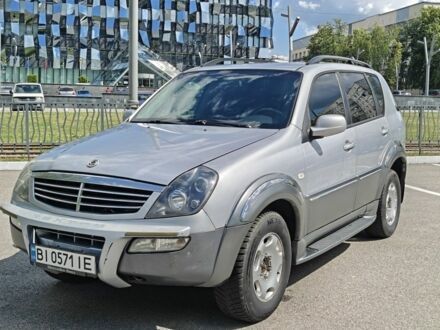 Сірий Cанг Йонг Rexton, об'ємом двигуна 3.2 л та пробігом 300 тис. км за 4916 $, фото 1 на Automoto.ua