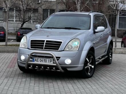 Сірий Cанг Йонг Rexton, об'ємом двигуна 2.7 л та пробігом 207 тис. км за 8000 $, фото 1 на Automoto.ua