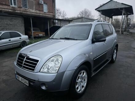 Серый Cанг Йонг Рекстон, объемом двигателя 2 л и пробегом 287 тыс. км за 3500 $, фото 1 на Automoto.ua