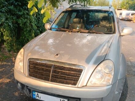 Сірий Cанг Йонг Rexton, об'ємом двигуна 3 л та пробігом 369 тис. км за 5895 $, фото 1 на Automoto.ua