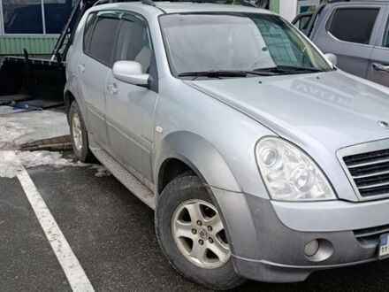 Сірий Cанг Йонг Rexton, об'ємом двигуна 2.7 л та пробігом 301 тис. км за 7500 $, фото 1 на Automoto.ua