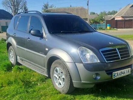 Сірий Cанг Йонг Rexton, об'ємом двигуна 2.7 л та пробігом 280 тис. км за 6700 $, фото 1 на Automoto.ua