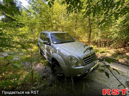 Сірий Cанг Йонг Rexton, об'ємом двигуна 2.7 л та пробігом 222 тис. км за 8500 $, фото 1 на Automoto.ua