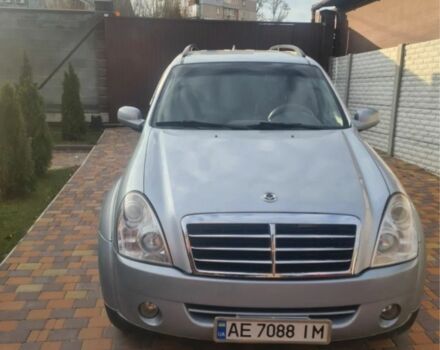 Сірий Cанг Йонг Rexton, об'ємом двигуна 2.7 л та пробігом 300 тис. км за 7300 $, фото 1 на Automoto.ua