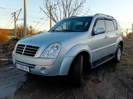 Сірий Cанг Йонг Rexton, об'ємом двигуна 2.7 л та пробігом 138 тис. км за 7800 $, фото 1 на Automoto.ua
