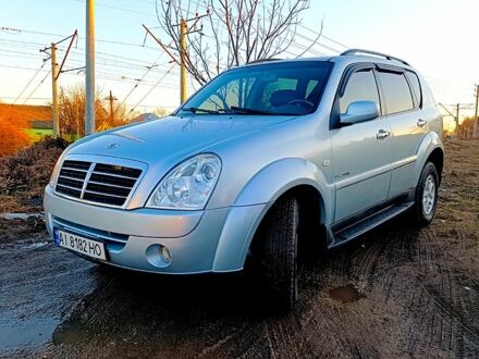 Сірий Cанг Йонг Rexton, об'ємом двигуна 2.7 л та пробігом 138 тис. км за 7800 $, фото 1 на Automoto.ua