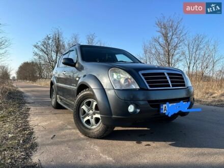 Сірий Cанг Йонг Rexton, об'ємом двигуна 2.7 л та пробігом 233 тис. км за 9000 $, фото 1 на Automoto.ua
