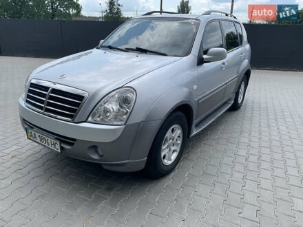 Сірий Cанг Йонг Rexton, об'ємом двигуна 2.7 л та пробігом 360 тис. км за 7500 $, фото 1 на Automoto.ua