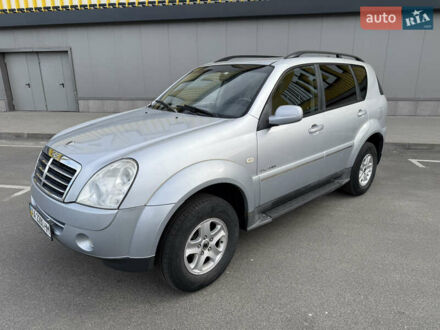 Сірий Cанг Йонг Rexton, об'ємом двигуна 2.7 л та пробігом 200 тис. км за 6700 $, фото 1 на Automoto.ua