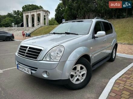 Сірий Cанг Йонг Rexton, об'ємом двигуна 2.7 л та пробігом 118 тис. км за 8500 $, фото 1 на Automoto.ua