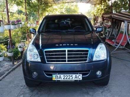 Сірий Cанг Йонг Rexton, об'ємом двигуна 2.7 л та пробігом 140 тис. км за 10000 $, фото 1 на Automoto.ua