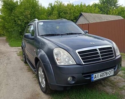 Сірий Cанг Йонг Rexton, об'ємом двигуна 2.7 л та пробігом 400 тис. км за 7500 $, фото 1 на Automoto.ua